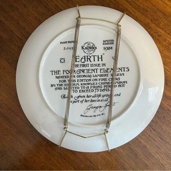 Knowles "EARTH” Plate first of
4 Ancient Elements by Georgia
Lambert. “Nudity” - Picture 2 of 2